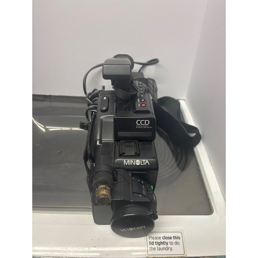 Minolta Master‎ Series 8 8200 CCD Video  Camcorder with Accessories untested